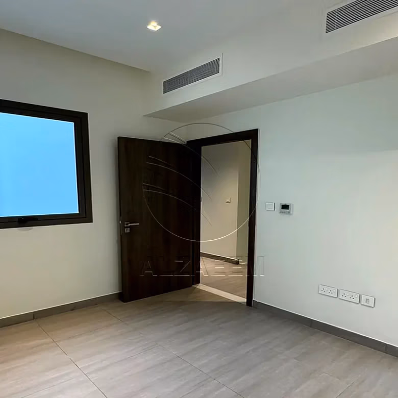 HOT DEAL | Move-in Ready | Single Row – Mid Unit