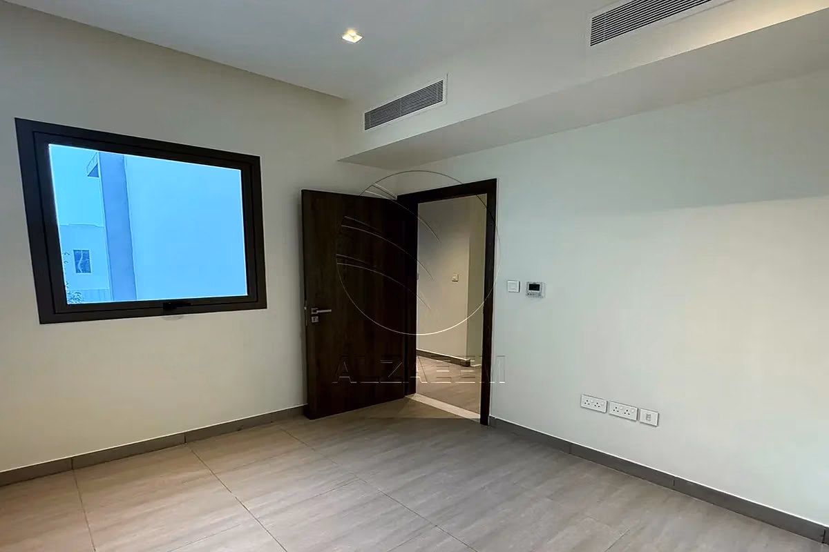 HOT DEAL | Move-in Ready | Single Row – Mid Unit