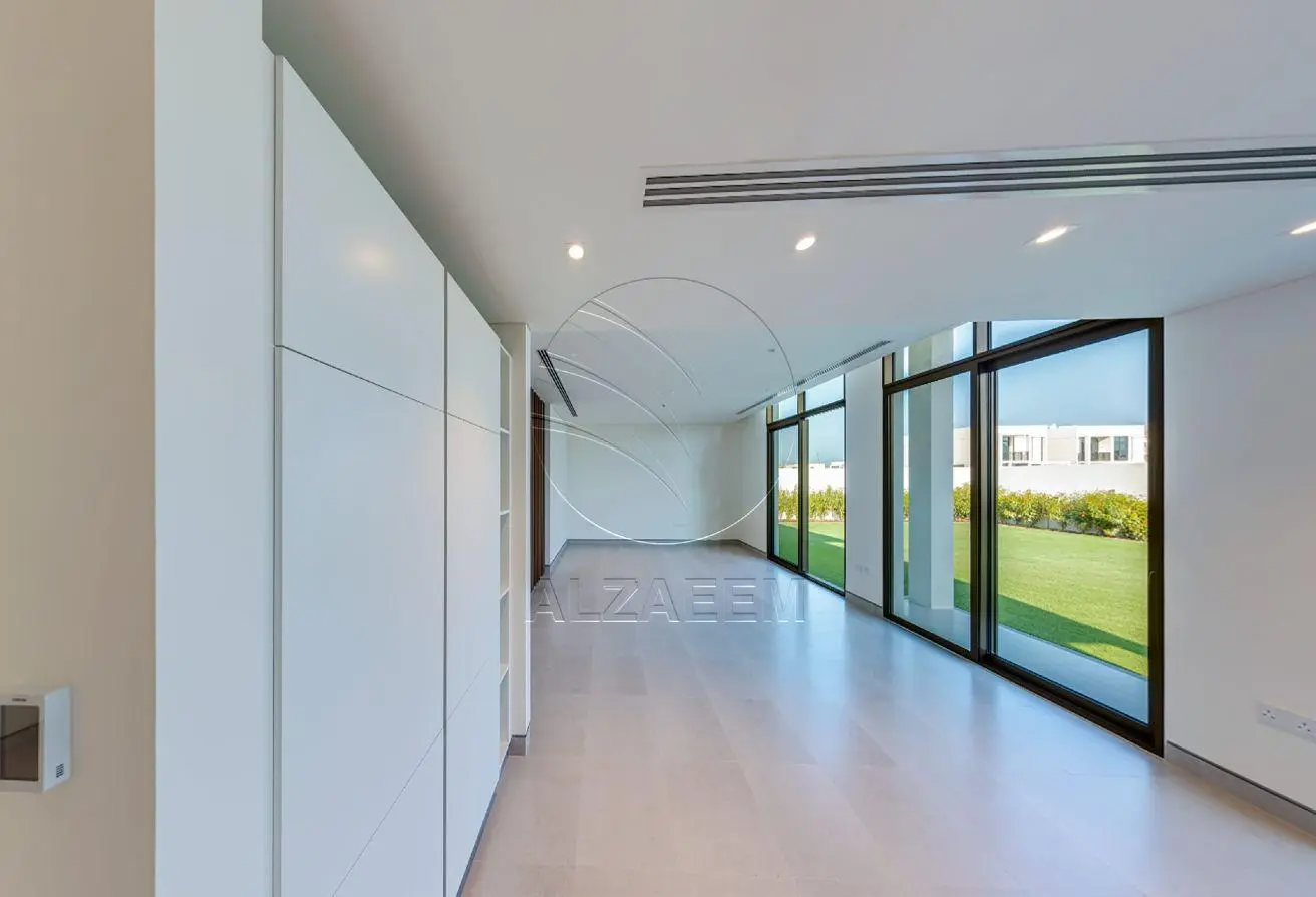 HOT DEAL Villa with Spacious 1,000 Sqm Plot