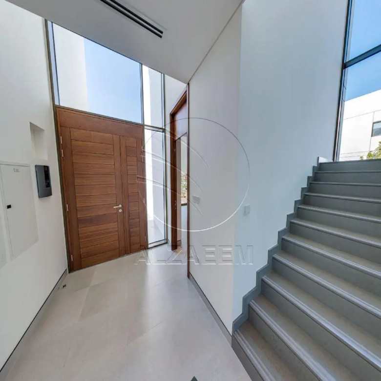 HOT DEAL Villa with Spacious 1,000 Sqm Plot