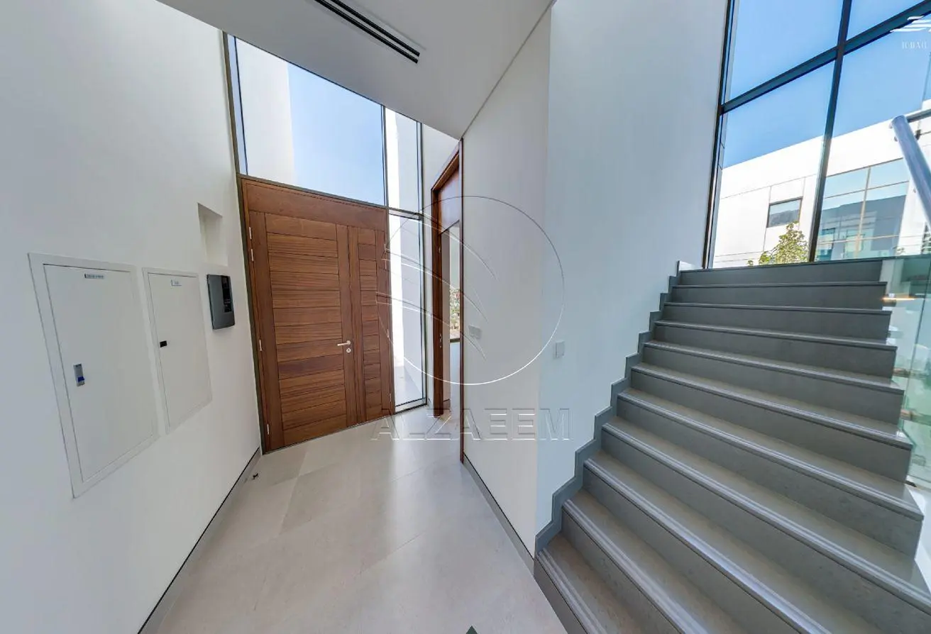 HOT DEAL Villa with Spacious 1,000 Sqm Plot