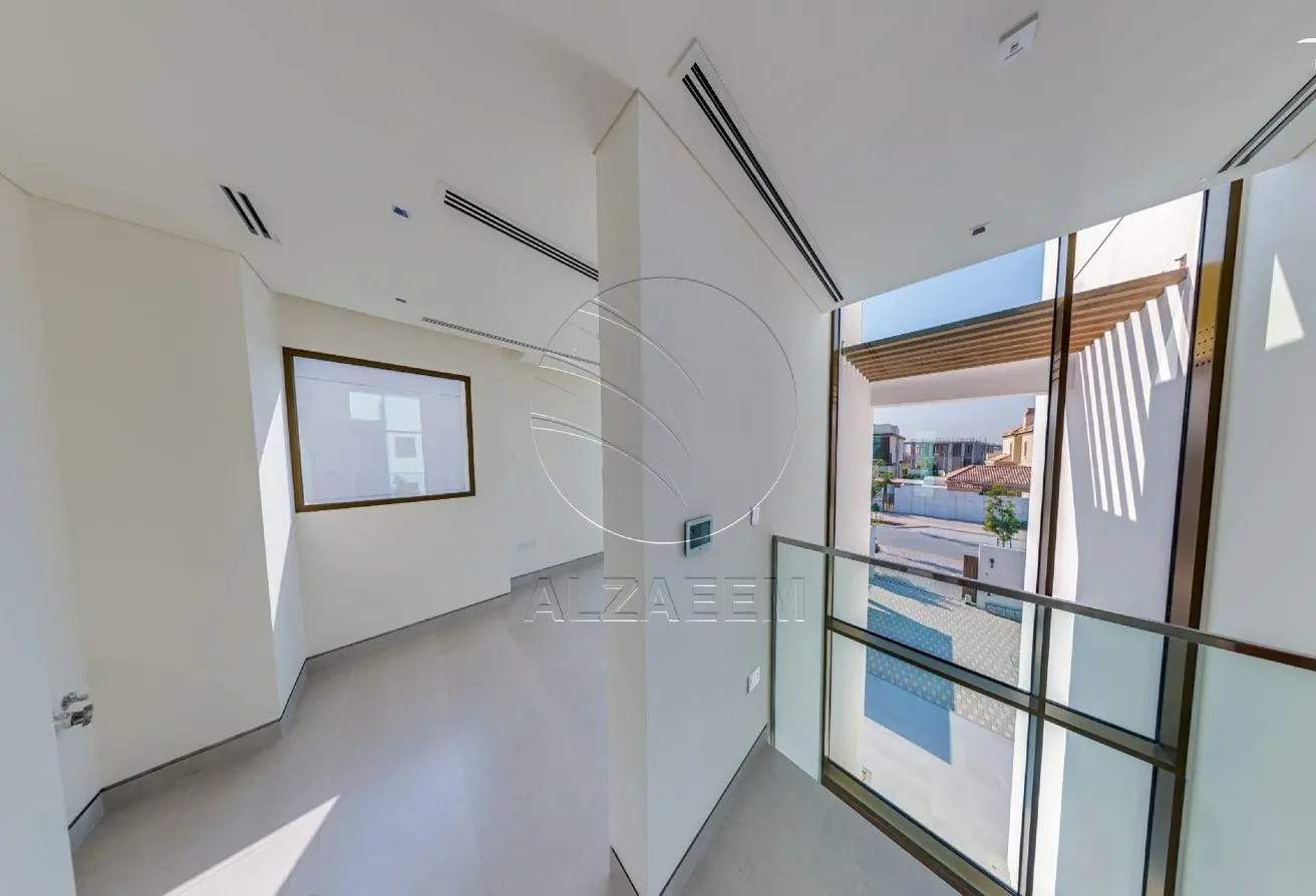 HOT DEAL Villa with Spacious 1,000 Sqm Plot