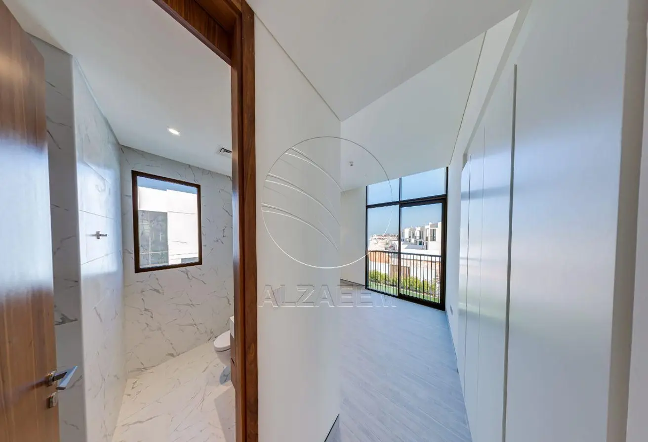 HOT DEAL Villa with Spacious 1,000 Sqm Plot