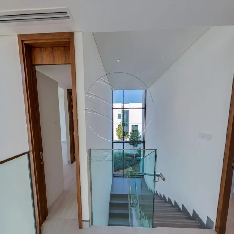 HOT DEAL Villa with Spacious 1,000 Sqm Plot