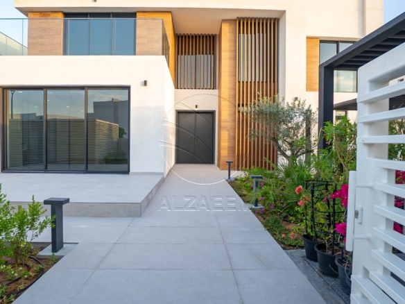 High Quality Upgraded Villa | Single Row | VACANT