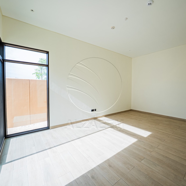 Single Row Villa | Huge Plot | Ready for Occupancy