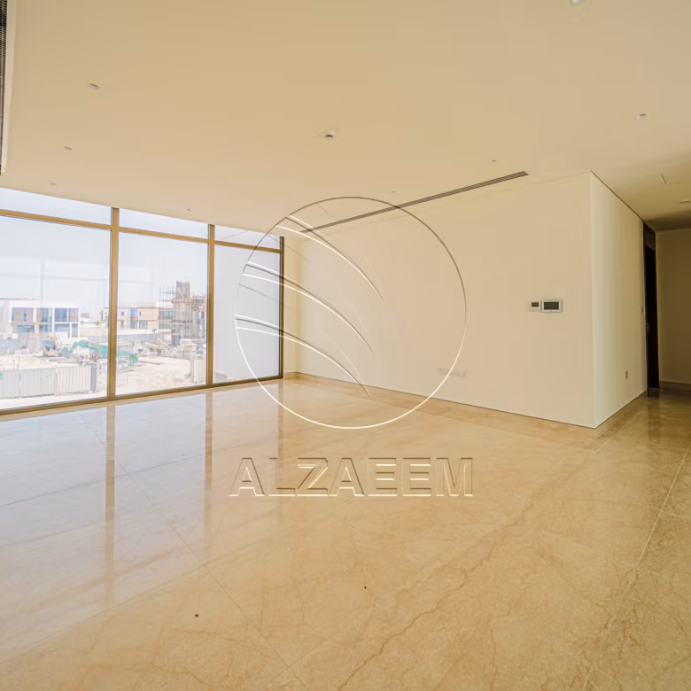 √VACANT Exclusive V-5 SELECT | Partial Sea View√