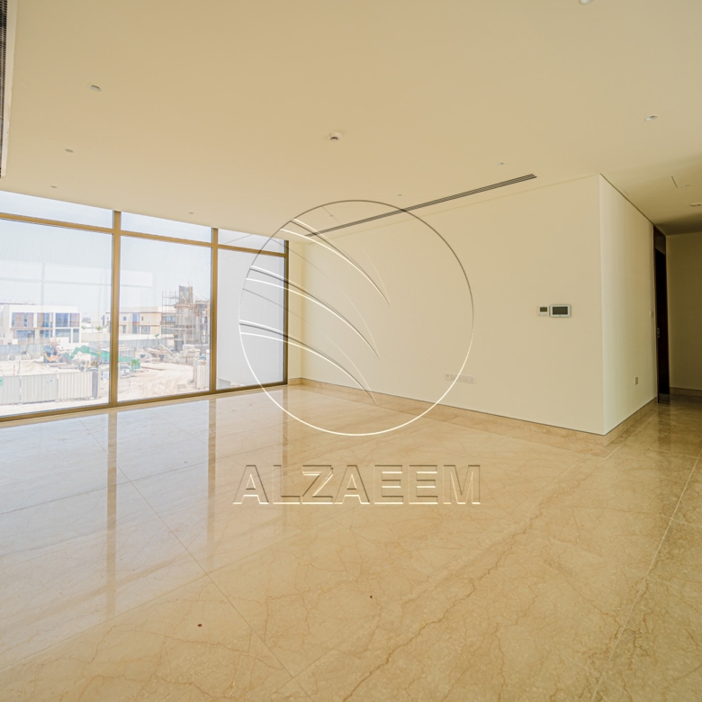 VACANT Exclusive V-5 SELECT | Partial Sea View