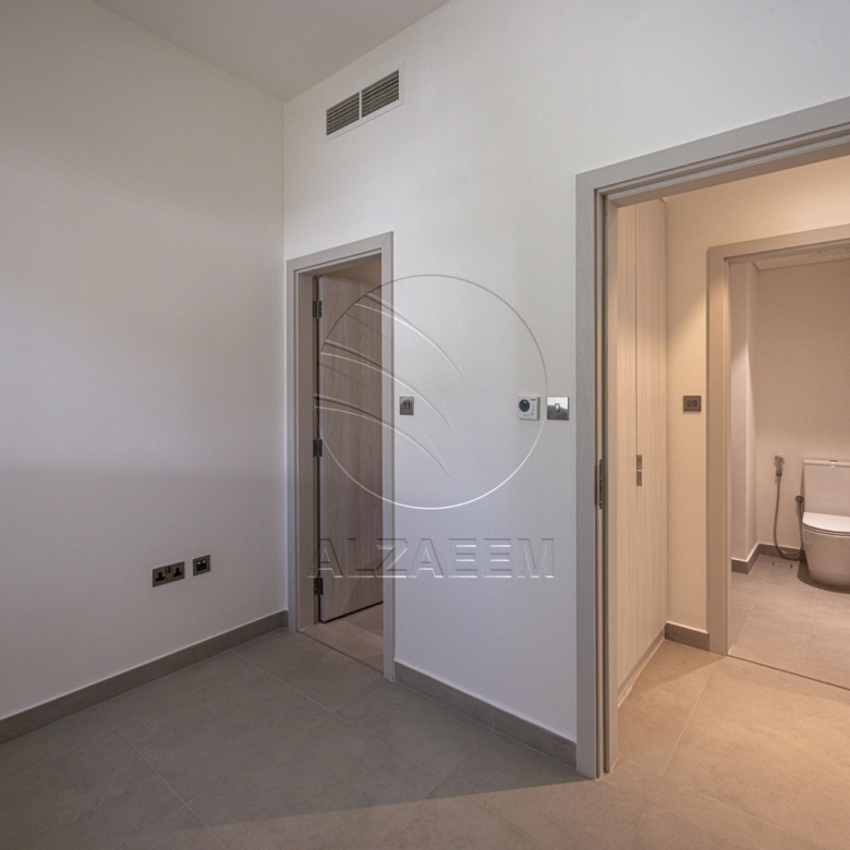 VACANT! 3BR TH | Prime Location | Modern Design