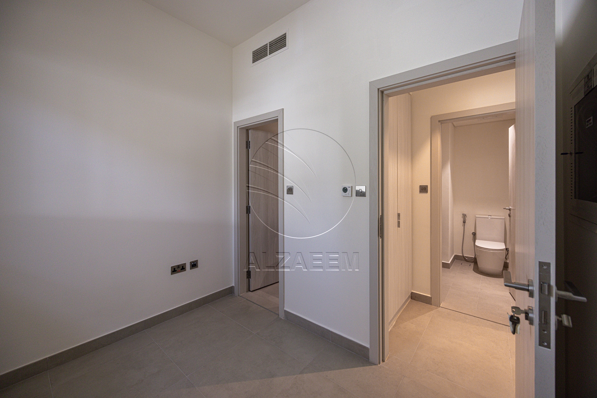 VACANT! 3BR TH | Prime Location | Modern Design