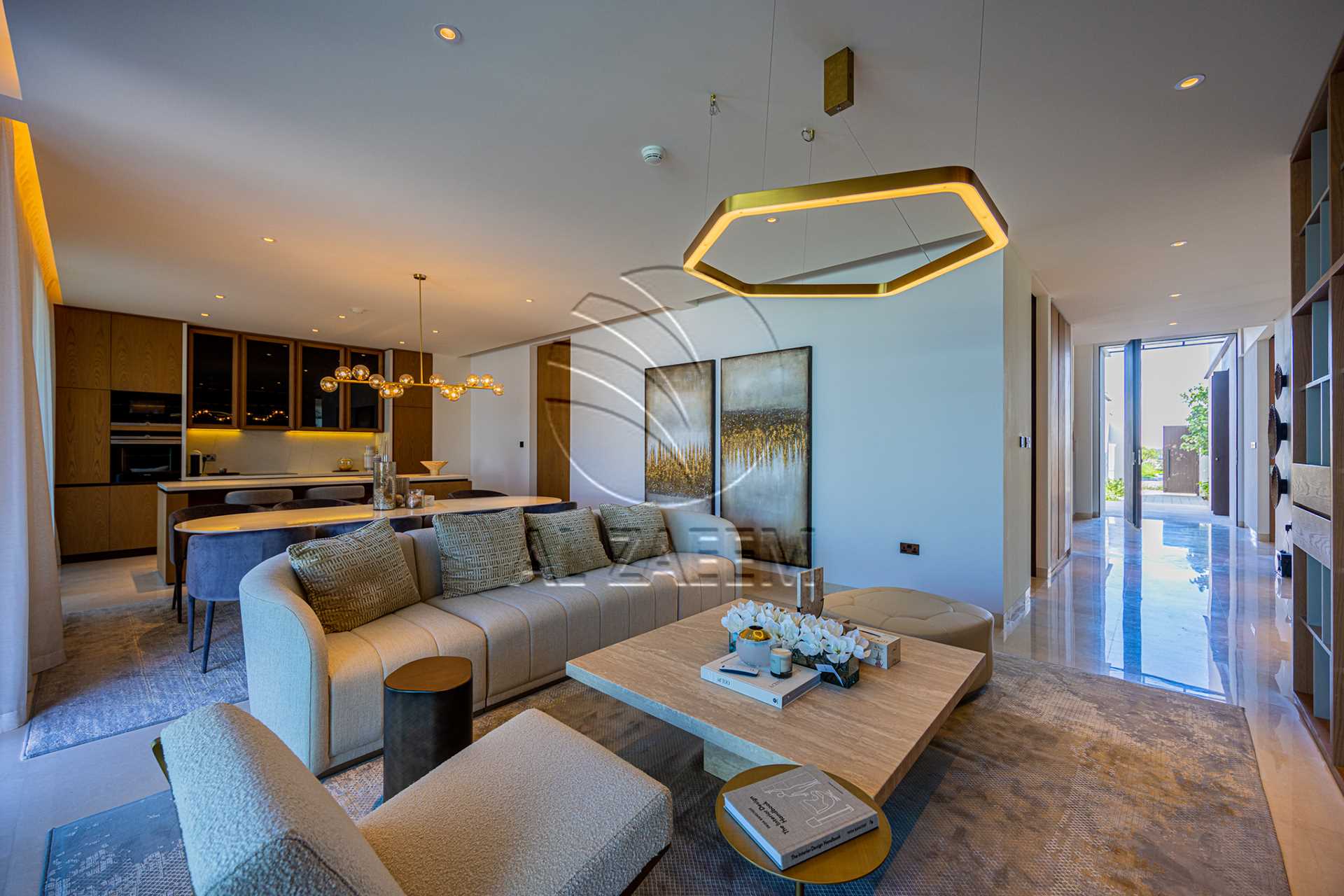 √Luxury Living | High Ceiling | Single Row Corner√