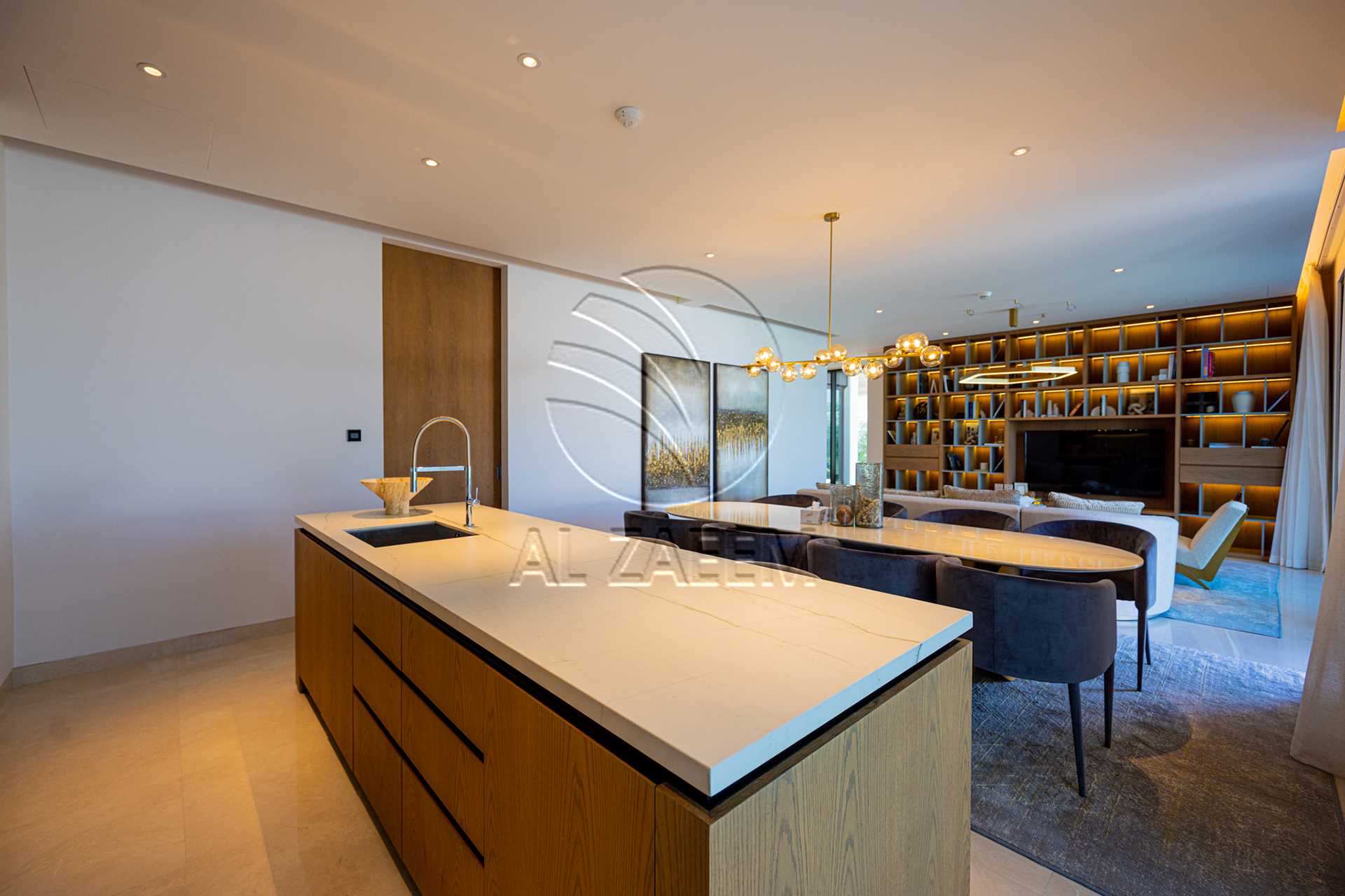 √Luxury Living | High Ceiling | Single Row Corner√