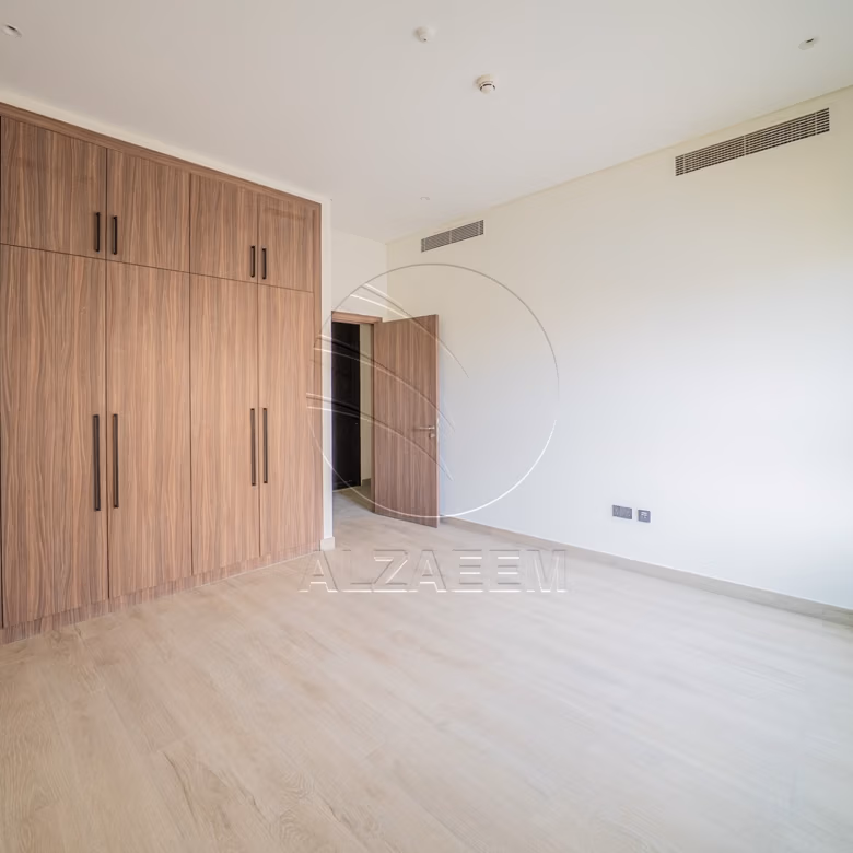 Single Row Villa | Huge Plot | Ready for Occupancy