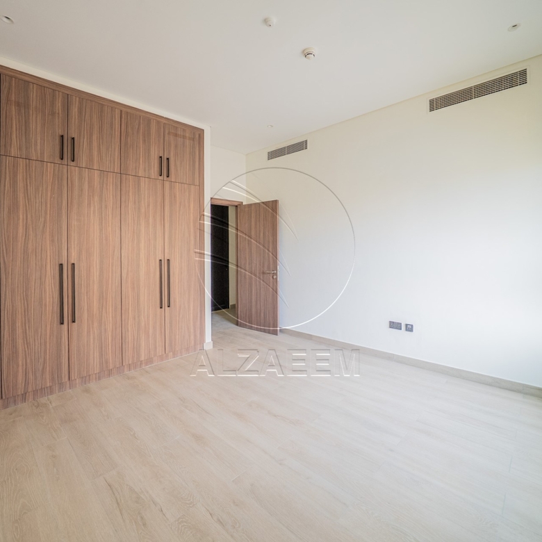 Single Row Villa | Huge Plot | Ready for Occupancy