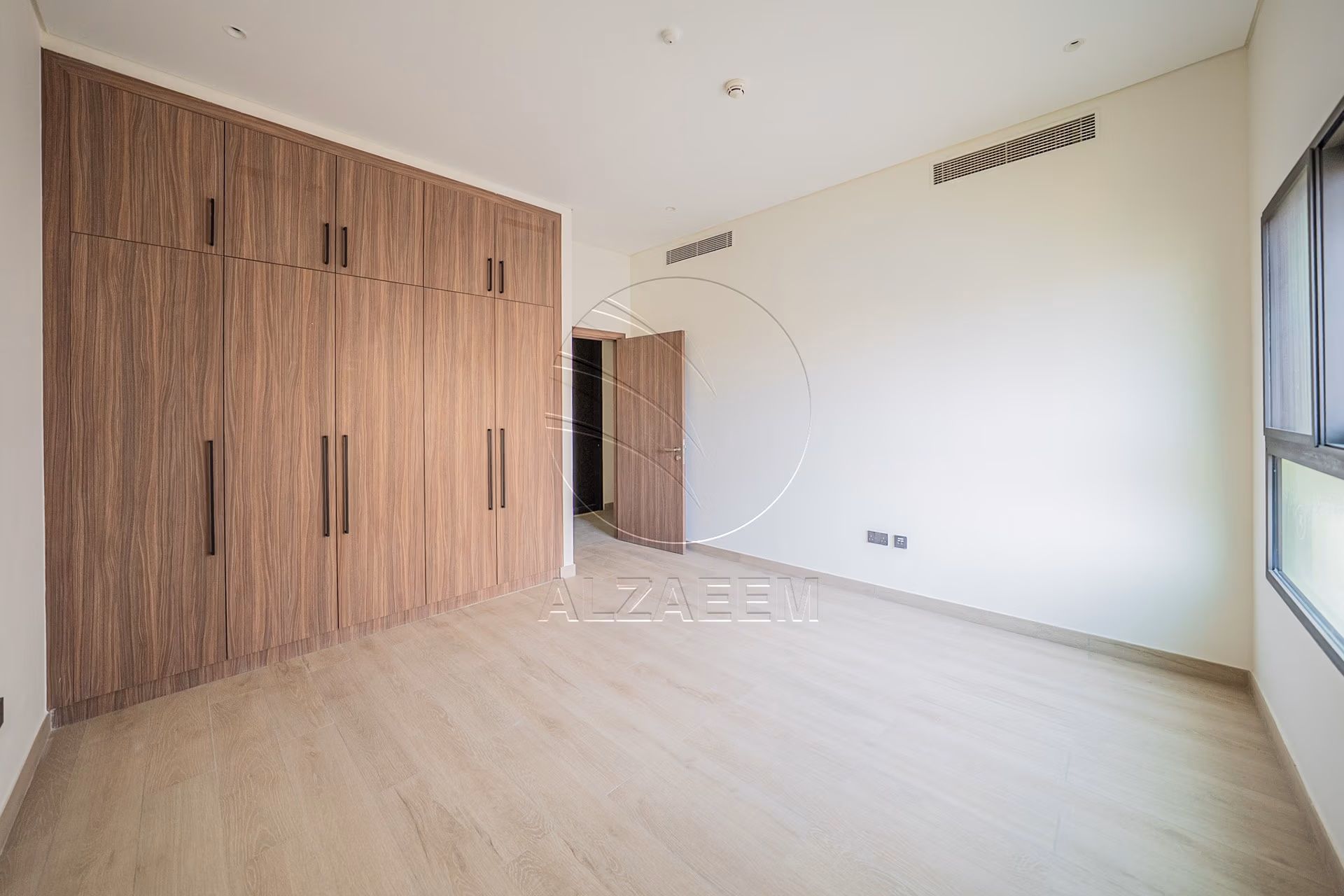 Single Row Villa | Huge Plot | Ready for Occupancy