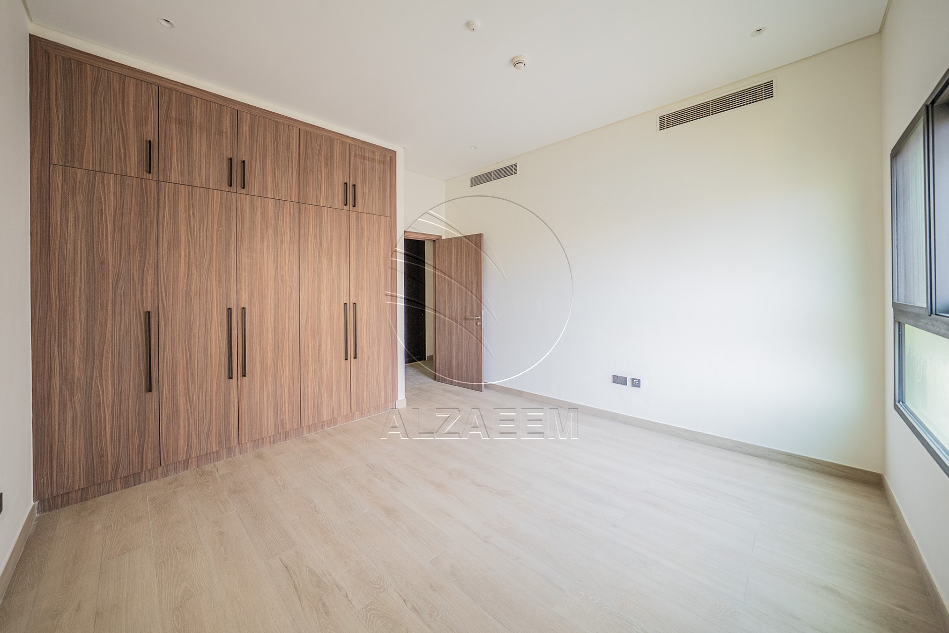 Single Row Villa | Huge Plot | Ready for Occupancy