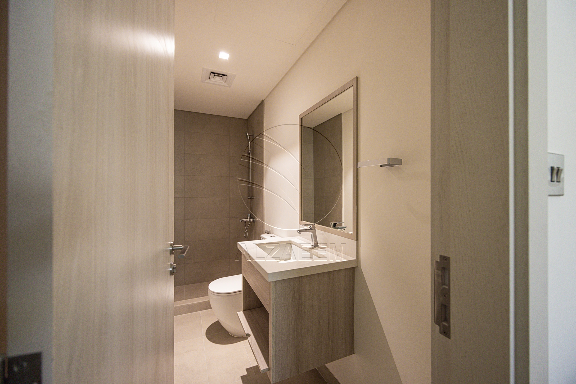 VACANT! 3BR TH | Prime Location | Modern Design