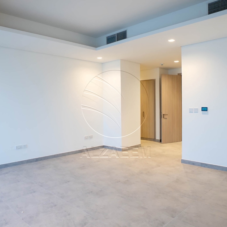 High Quality Upgraded Villa | Single Row | VACANT