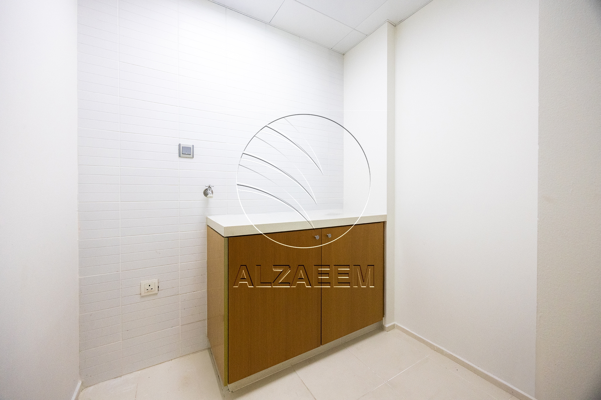 Vacant | Fully renovated unit | Sea View