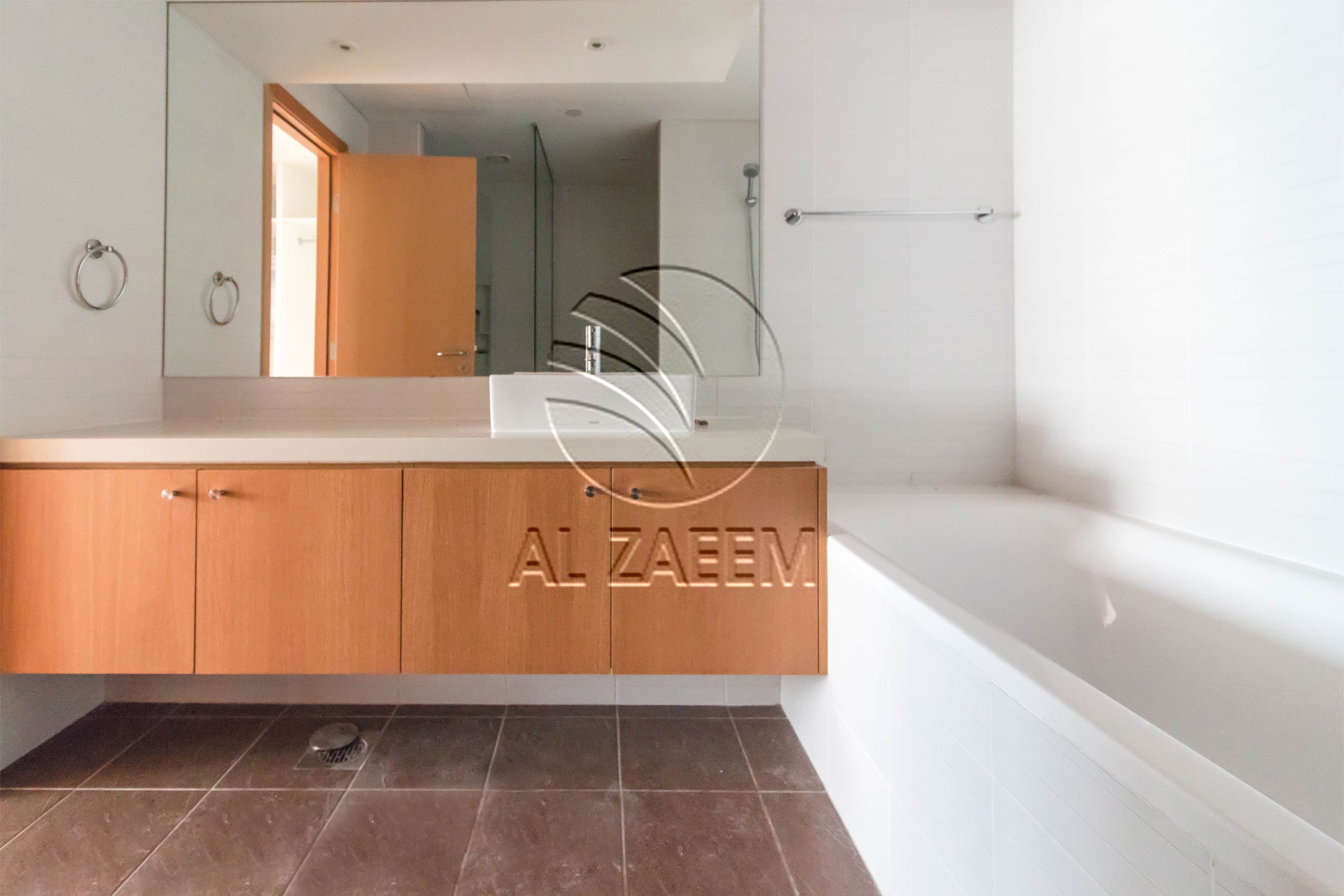 √Exclusive and VACANT | 4 Payments | Canal View√