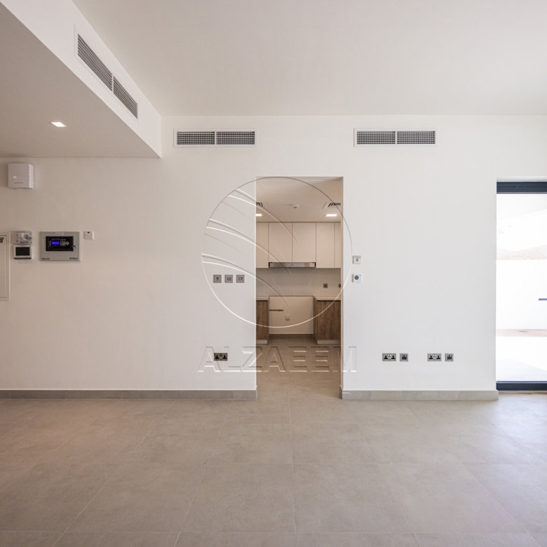 VACANT! 3BR TH | Prime Location | Modern Design