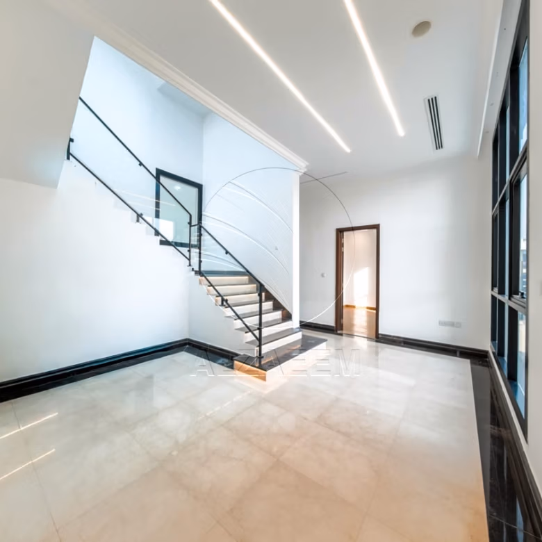 √Luxuriously Furnished |Private Pool and 2 Majlis√