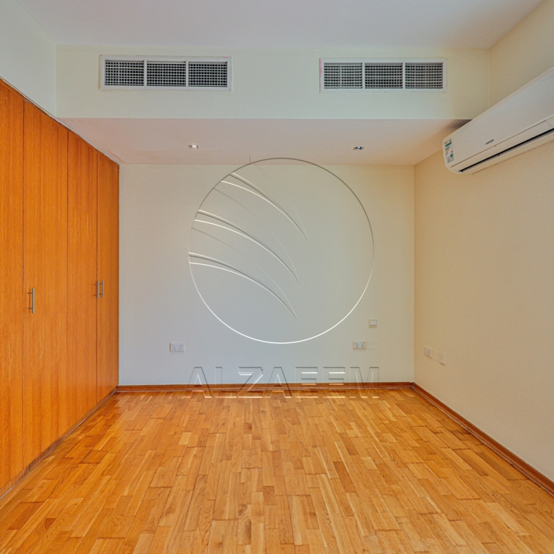 √ Private Pool | Type A | Tenanted | CORNER √