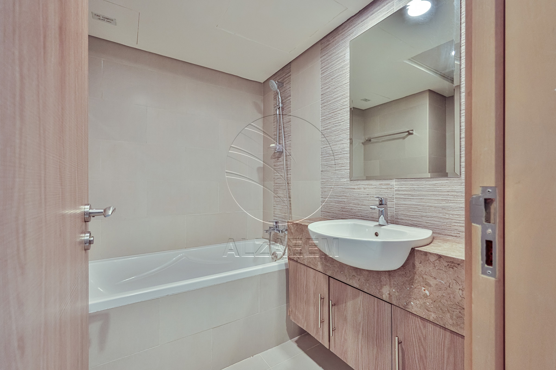 High Level + Exclusive! White Goods+ Nice Views