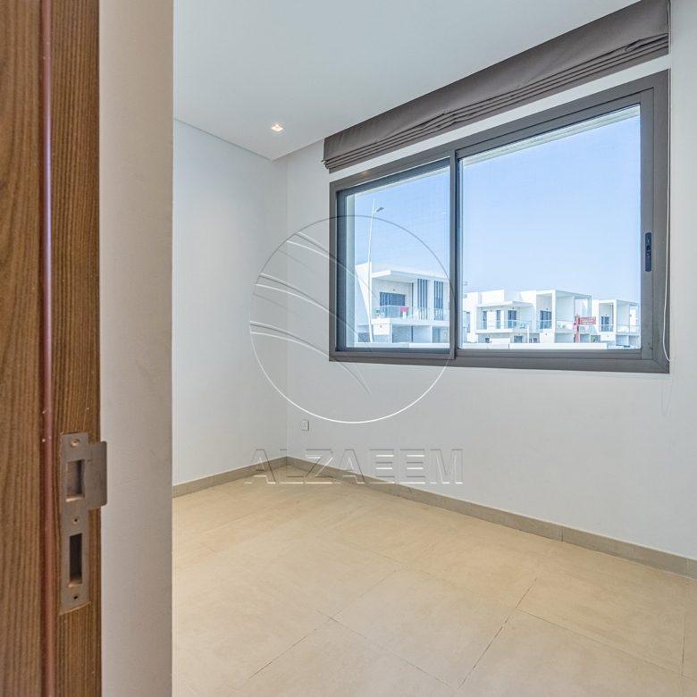 Huge Corner Unit | VACANT | Steps from the Park
