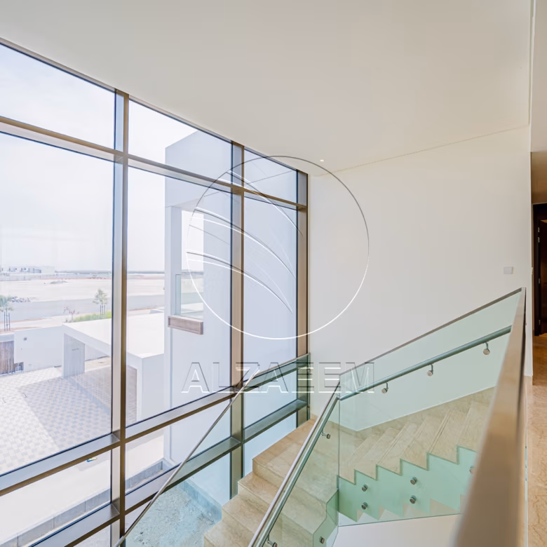 √VACANT Exclusive V-5 SELECT | Partial Sea View√