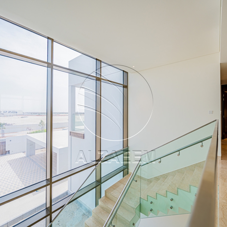 VACANT Exclusive V-5 SELECT | Partial Sea View