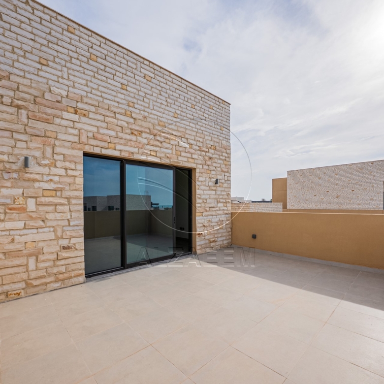 Single Row Villa | Huge Plot | Ready for Occupancy