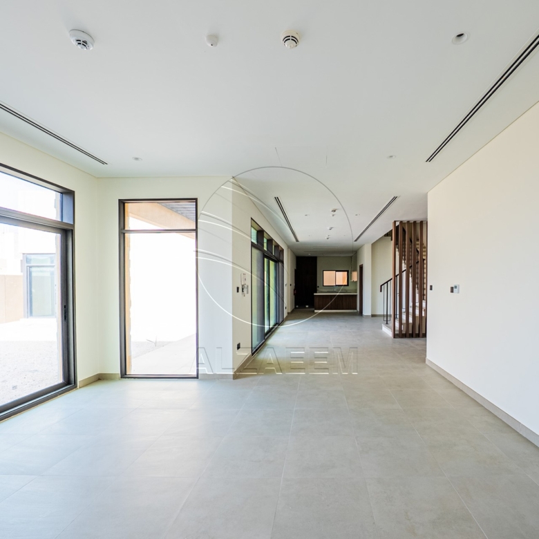 Single Row Villa | Huge Plot | Ready for Occupancy