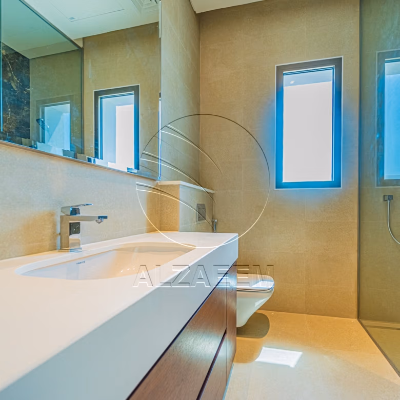 √VACANT Exclusive V-5 SELECT | Partial Sea View√