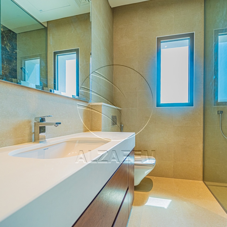 VACANT Exclusive V-5 SELECT | Partial Sea View