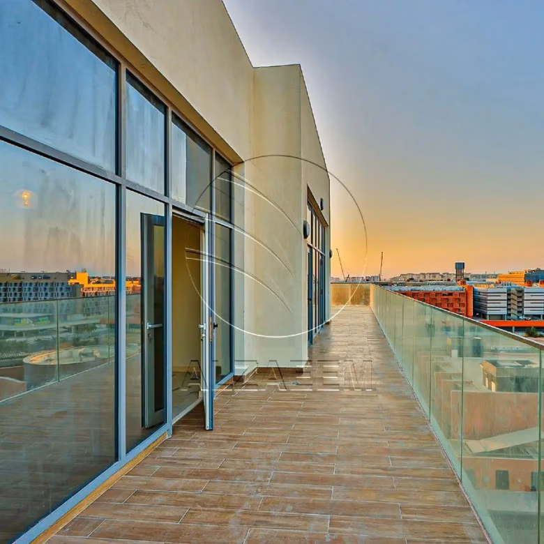 Move in Ready Stunning Views PENTHOUSE 4