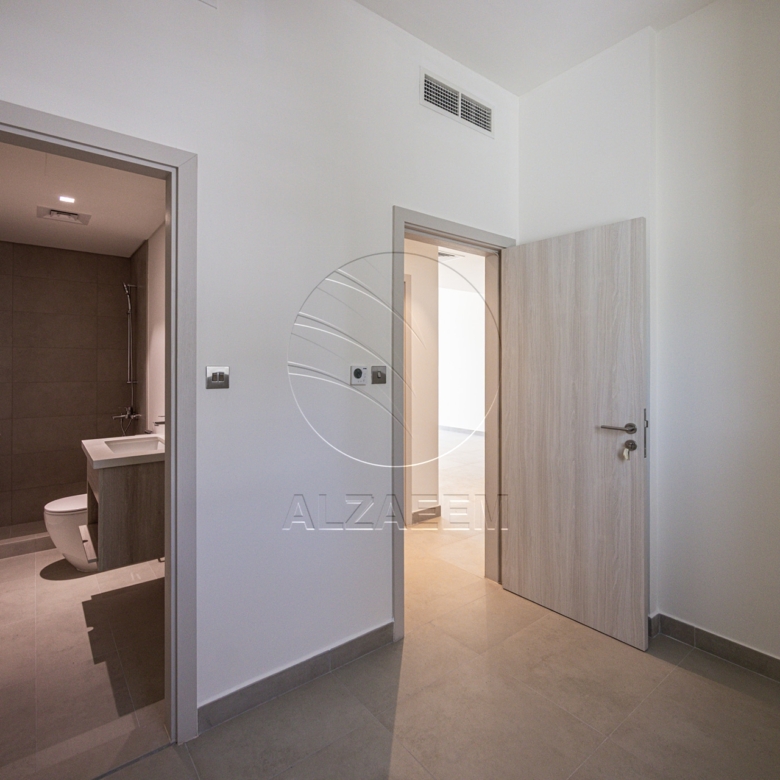VACANT 3BR TH | Prime Location | FURNISHED!