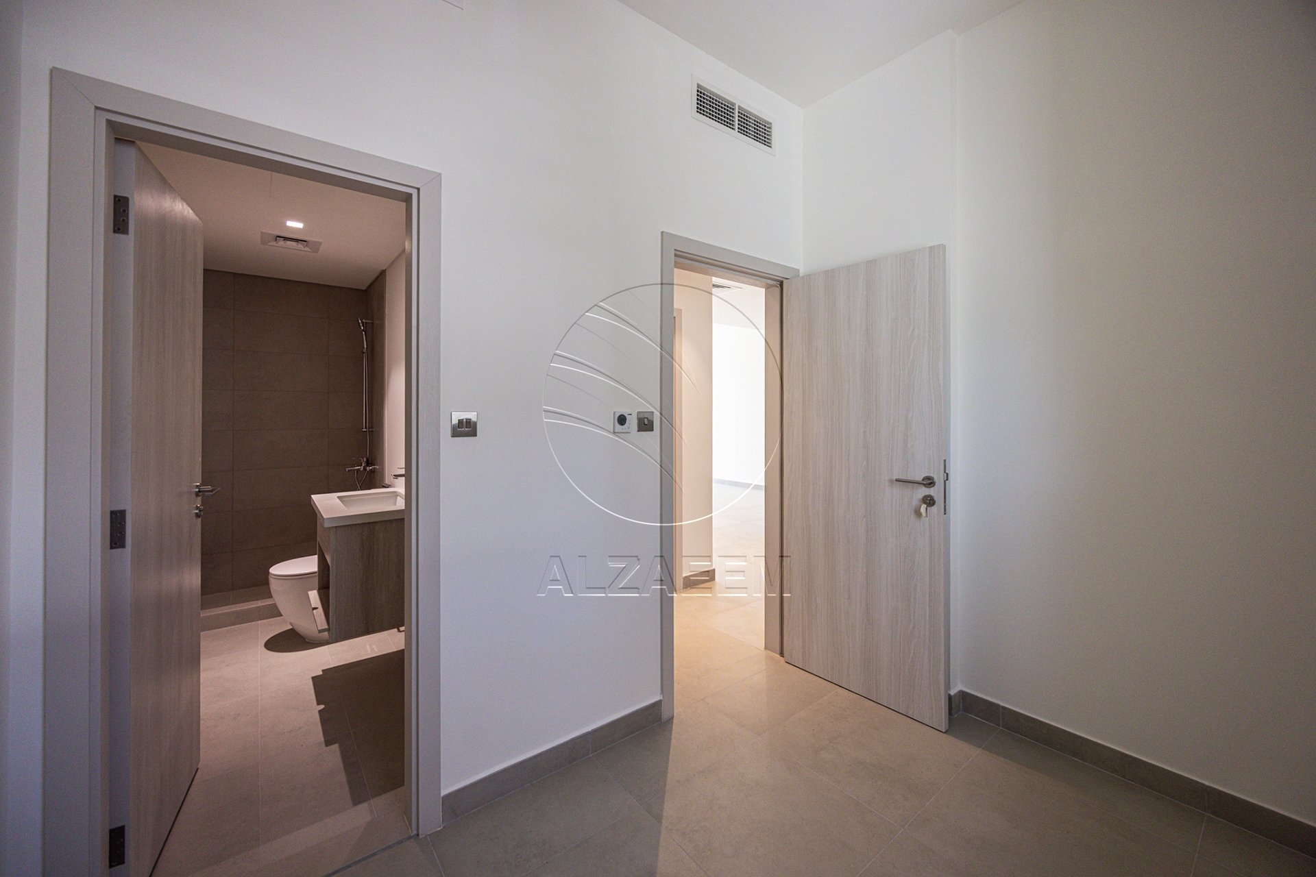 VACANT! 3BR TH | Prime Location | Modern Design