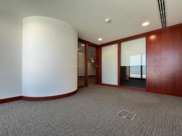 High Level Fitted Office Facing the Canal