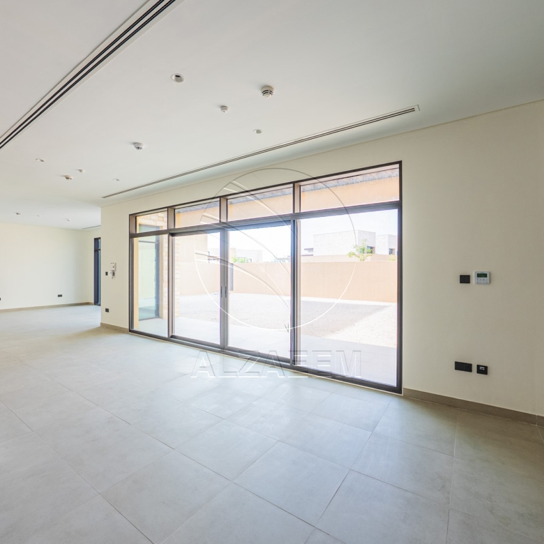Single Row Villa | Huge Plot | Ready for Occupancy