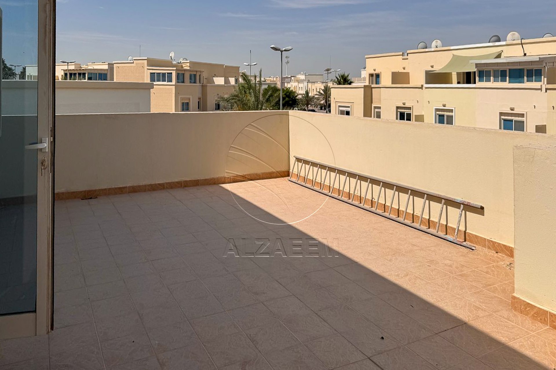√Upto 3 Payments! Vacant + Hot Deal! Private Pool√