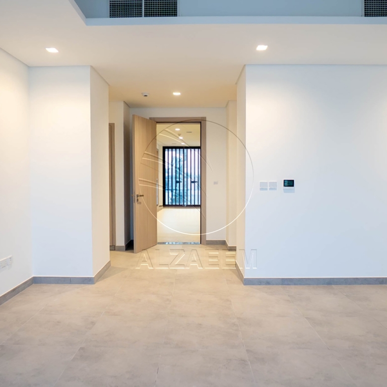 High Quality Upgraded Villa | Single Row | VACANT
