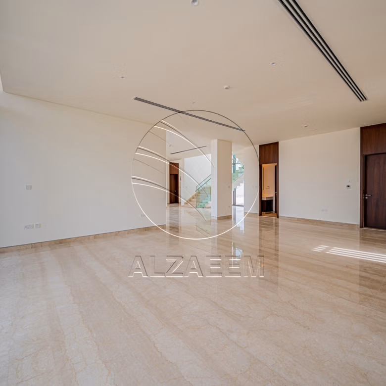 √VACANT Exclusive V-5 SELECT | Partial Sea View√