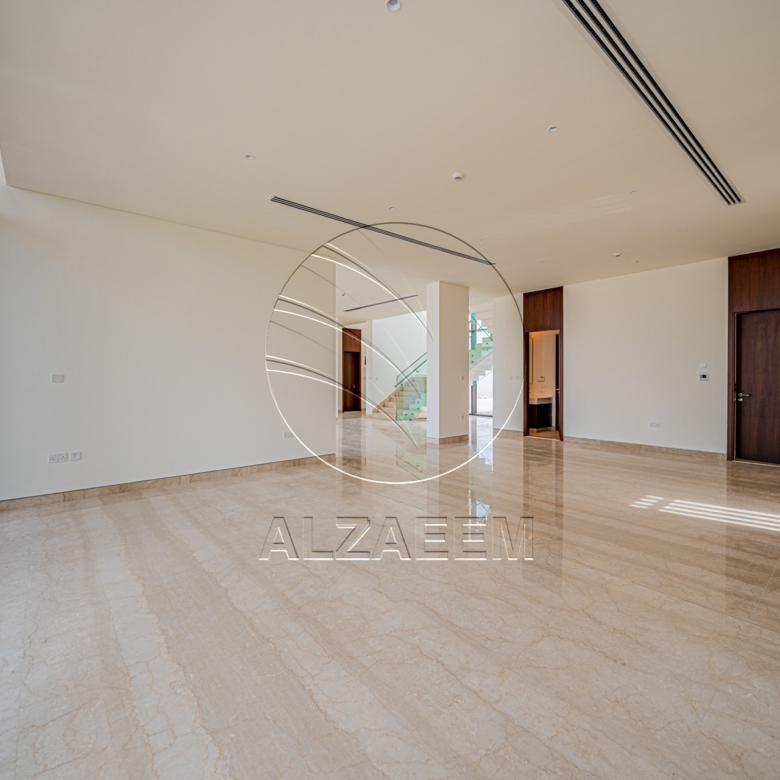VACANT Exclusive V-5 SELECT | Partial Sea View