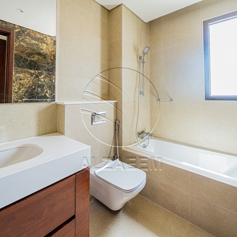 VACANT Exclusive V-5 SELECT | Partial Sea View
