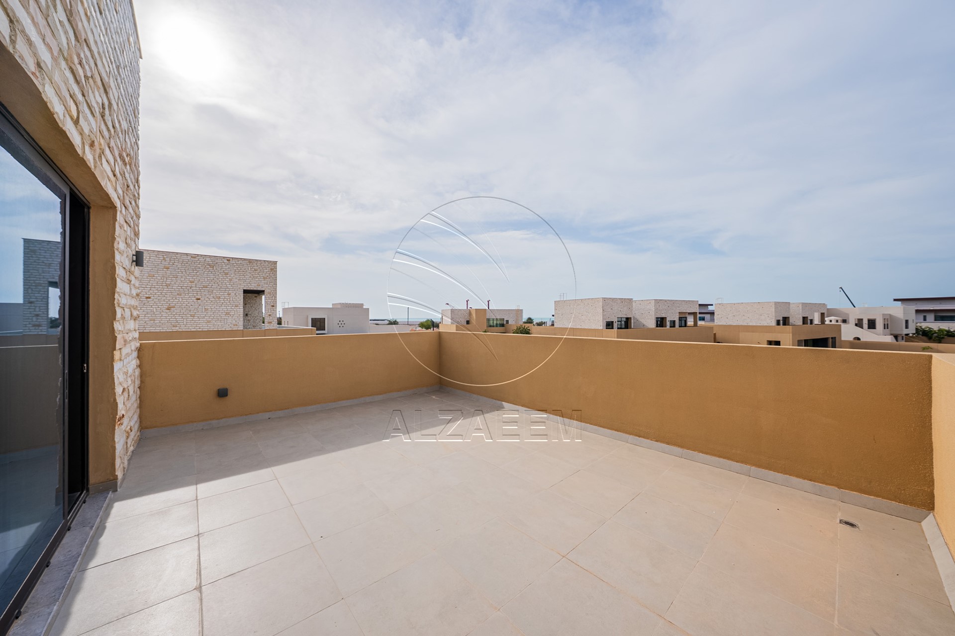 Single Row Villa | Huge Plot | Ready for Occupancy