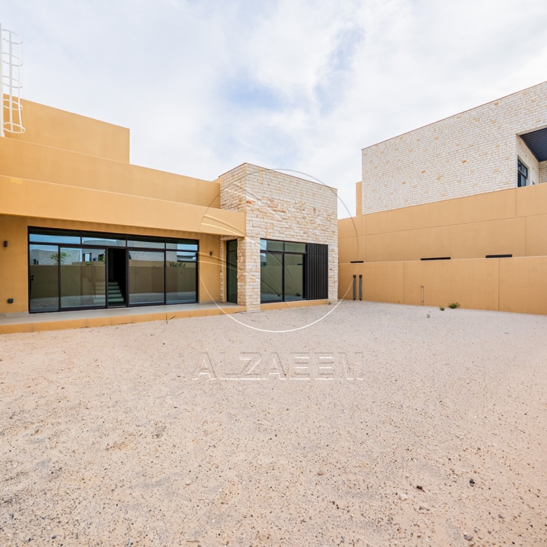 Single Row Villa | Huge Plot | Ready for Occupancy