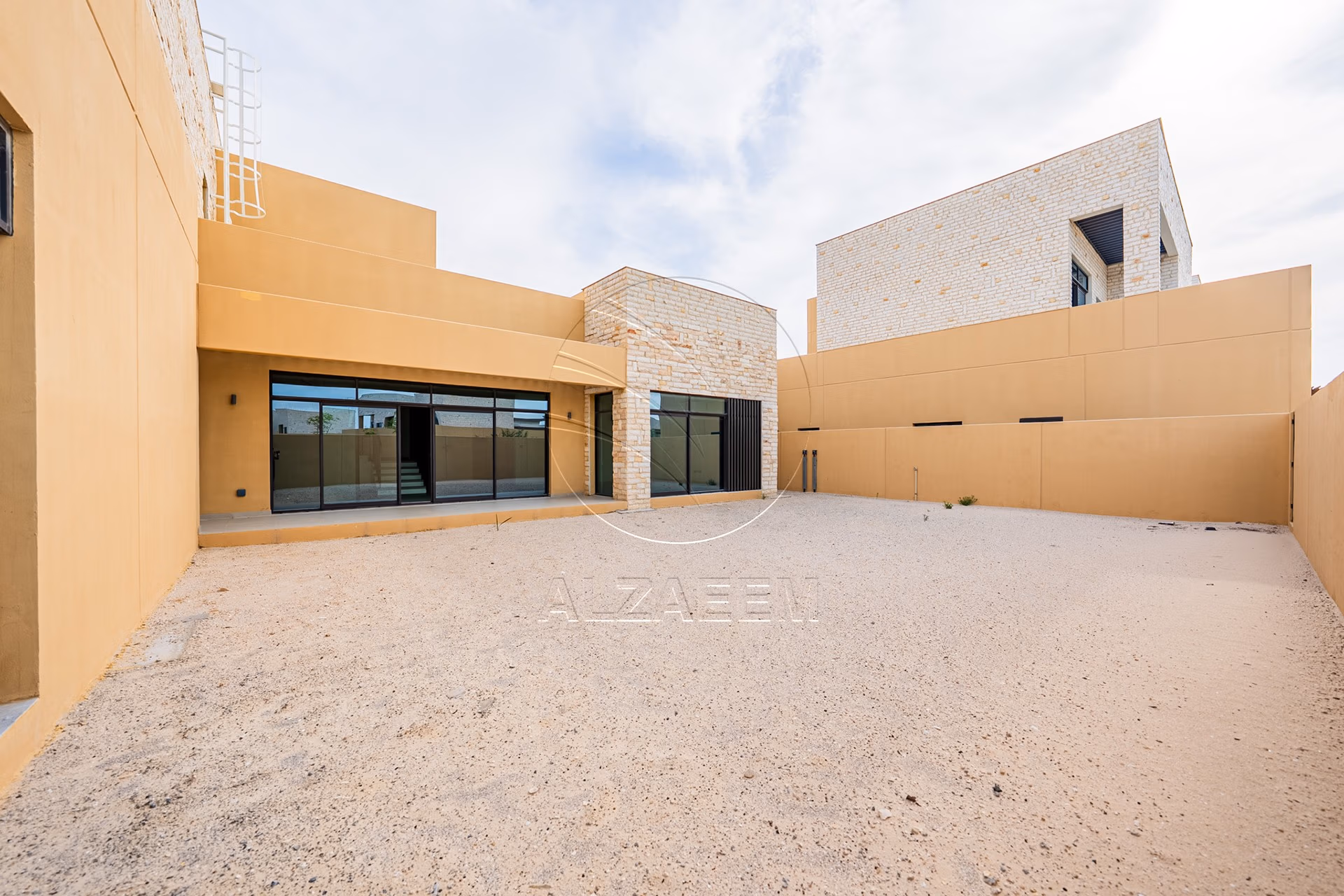 Single Row Villa | Huge Plot | Ready for Occupancy