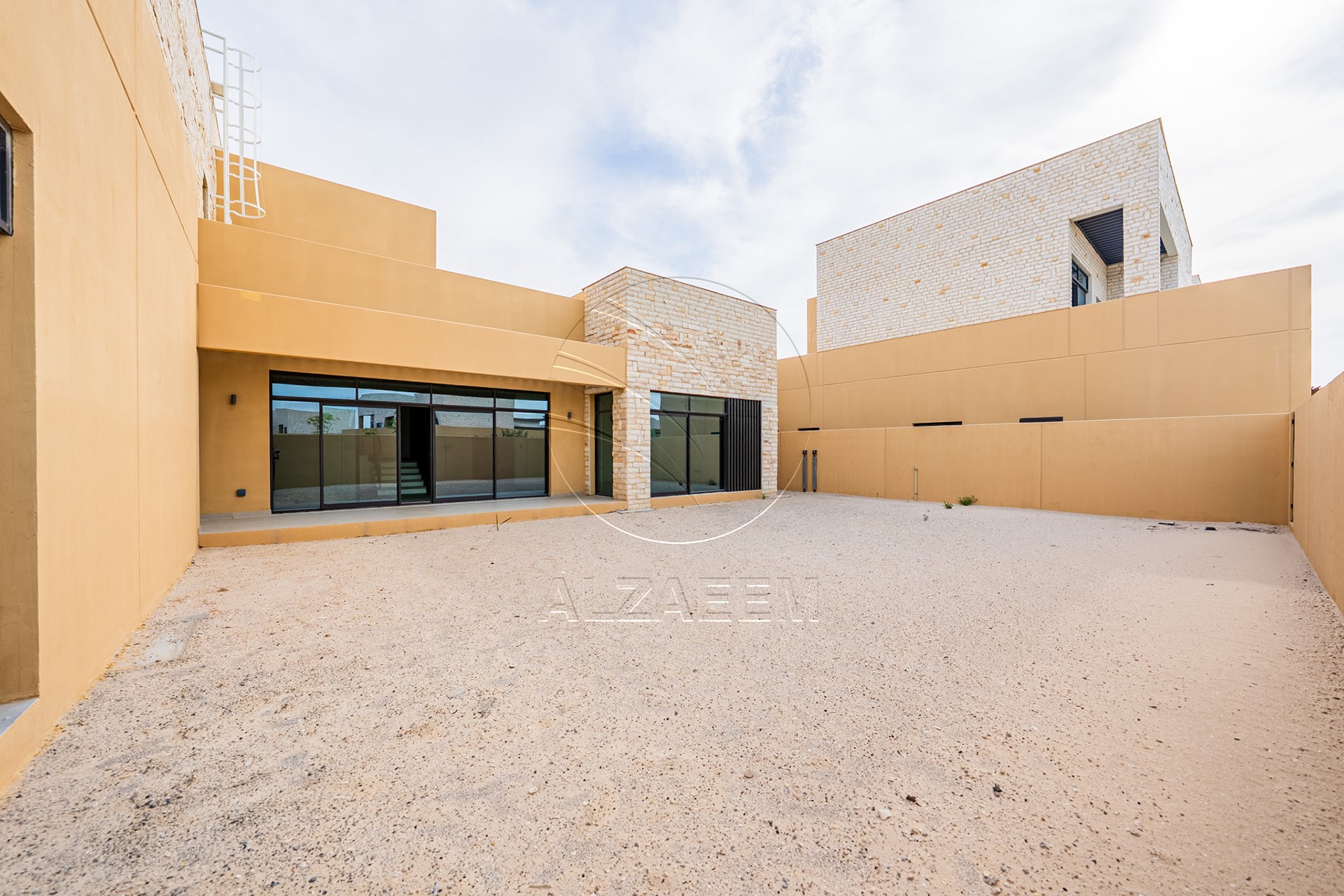 Single Row Villa | Huge Plot | Ready for Occupancy