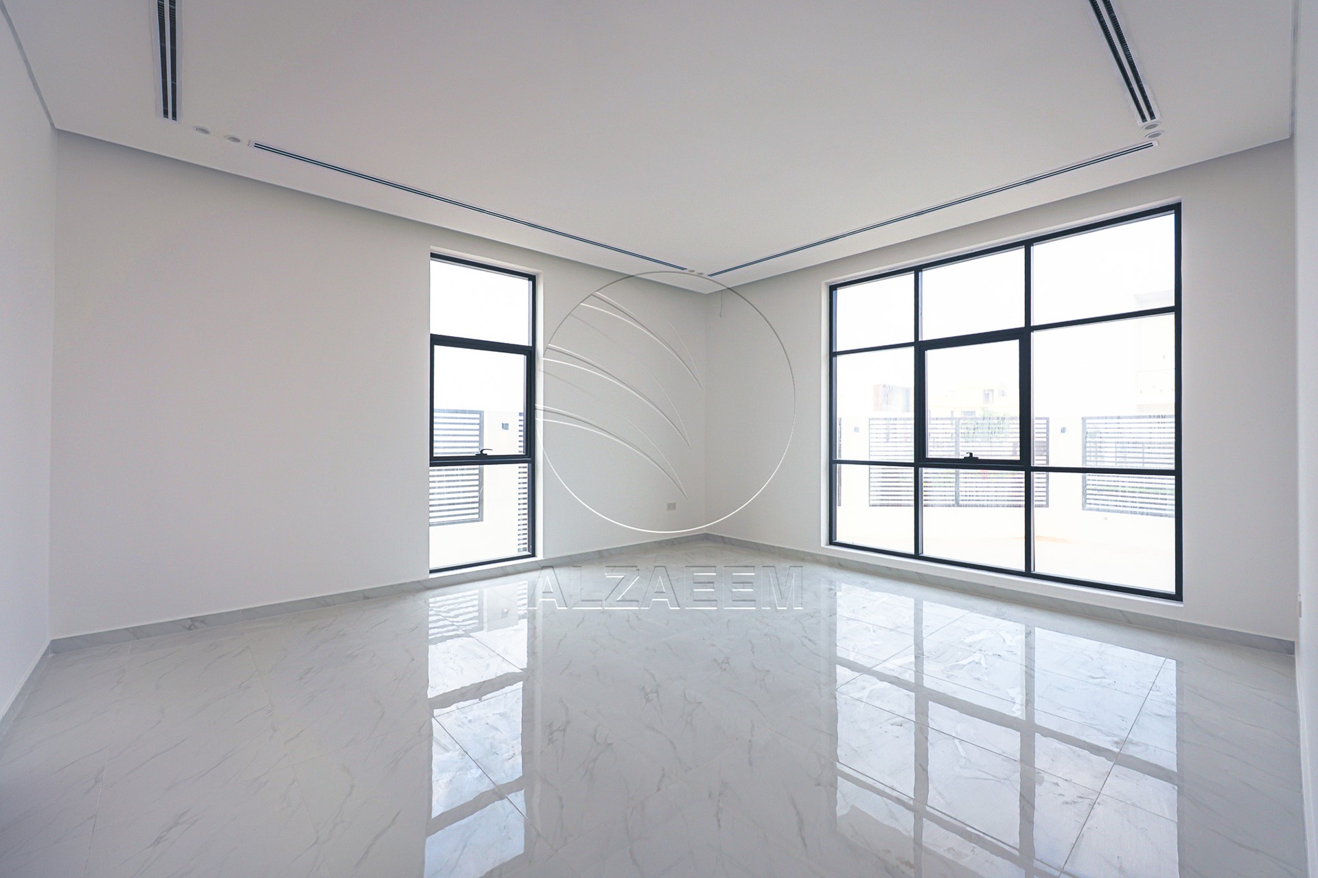 √ Corner | High Quality Finishing| High Ceiling √
